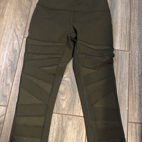 Olive green wunder under high waisted mesh legging - Picture 2 of 4